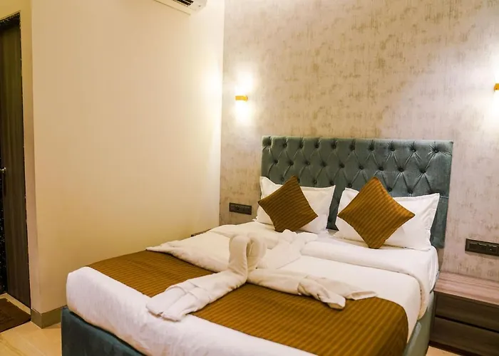 Hotel Lime Wood Mumbai
